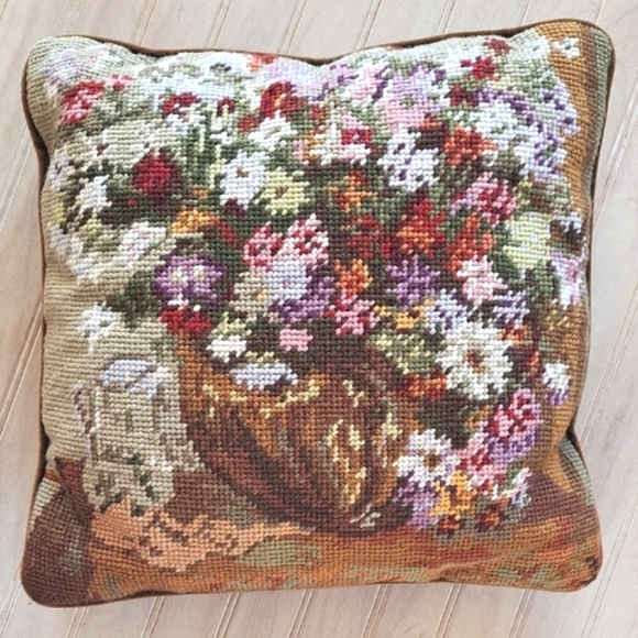 Vintage 100% Wool Needlepoint Floral Handmade Decorative Tapestry Mini Pillow - Picture 1 of 8
